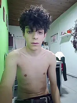 nogueraenzo10 online show from May 2026 06:52:01 AM