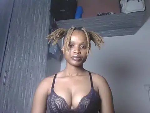 Snapshot of Tempting_Ebony chatting on June 2026 01:28:02 AM Tempting Ebony online show from June 2026 01:28:02 AM