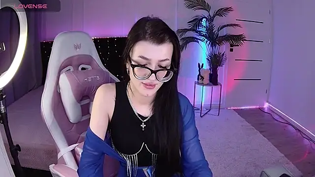 Snapshot of Ariella_Me chatting on June 2026 06:29:02 AM Ariella Me online show from June 2026 06:29:02 AM