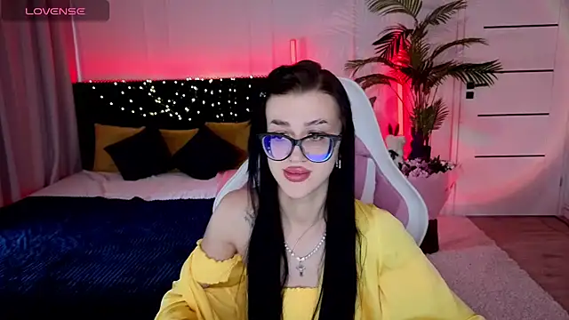 Snapshot of Ariella_Me chatting on July 2026 06:09:01 AM Ariella Me online show from July 2026 06:09:01 AM