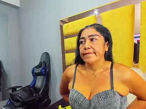 VikyThomsonn online show from June 2026 01:15:02 PM