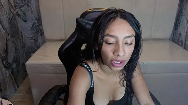 Snapshot of Adarasuri_v chatting on June 2026 03:22:01 AM Adarasuri v online show from June 2026 03:22:01 AM