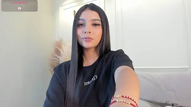 Snapshot of Alana_cutte chatting on June 2026 05:01:01 AM Alana cutte online show from June 2026 05:01:01 AM
