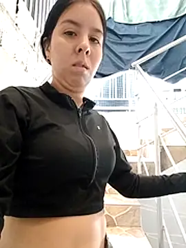 HOTANDSKINNY online show from June 2026 11:21:02 AM