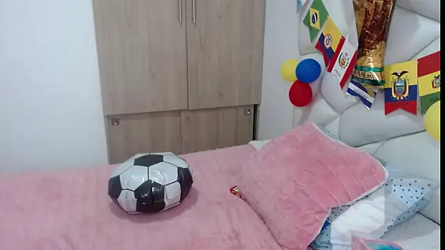 Snapshot of Valeria_Santos_ chatting on June 2026 01:48:02 PM Valeria Santos online show from June 2026 01:48:02 PM