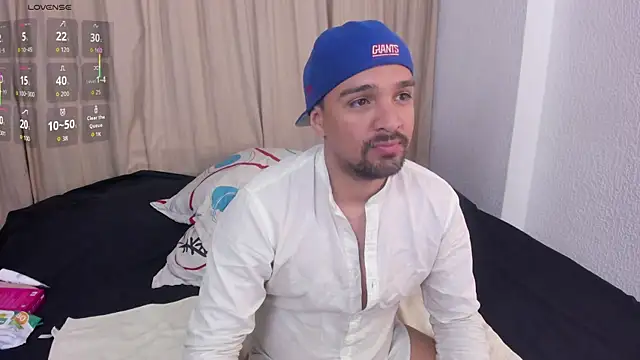 Snapshot of max_ed chatting on June 2026 05:47:01 AM max ed online show from June 2026 05:47:01 AM