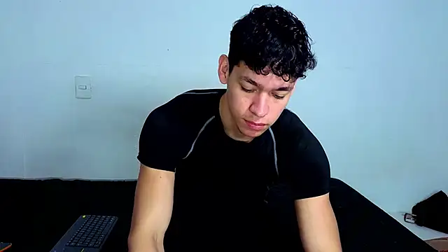 Snapshot of Luke_Muscle chatting on June 2026 01:13:01 PM Luke Muscle online show from June 2026 01:13:01 PM