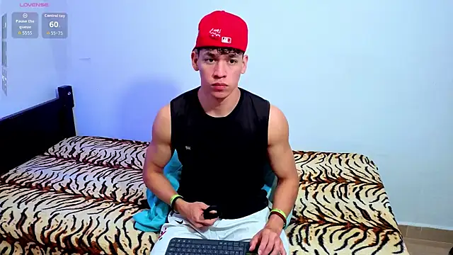 Snapshot of Luke_Muscle chatting on June 2026 04:05:01 PM Luke Muscle online show from June 2026 04:05:01 PM