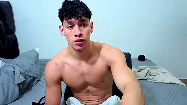 Snapshot of Luke_Muscle chatting on July 2026 08:11:02 PM Luke Muscle online show from July 2026 08:11:02 PM