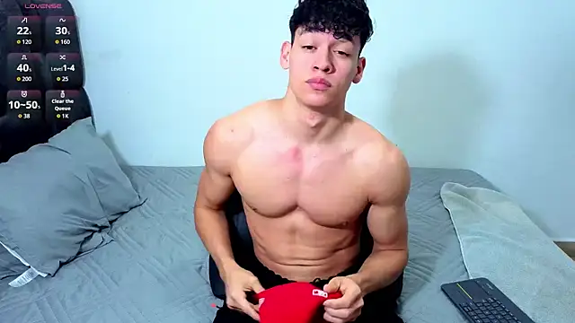 Snapshot of Luke_Muscle chatting on July 2026 01:50:01 PM Luke Muscle online show from July 2026 01:50:01 PM