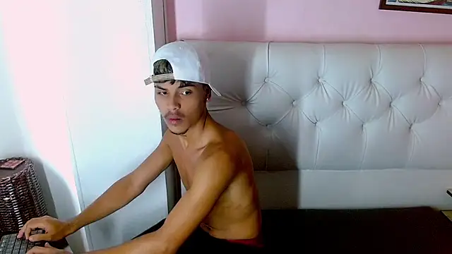 Angel foxc13 online show from June 2026 04:39:02 PM