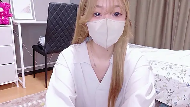 Riona H online show from May 2026 04:39:02 AM