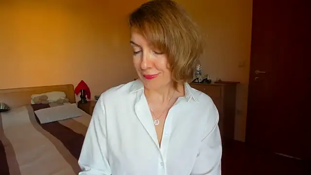 Snapshot of SummerLiza chatting on June 2026 02:40:01 PM SummerLiza online show from June 2026 02:40:01 PM