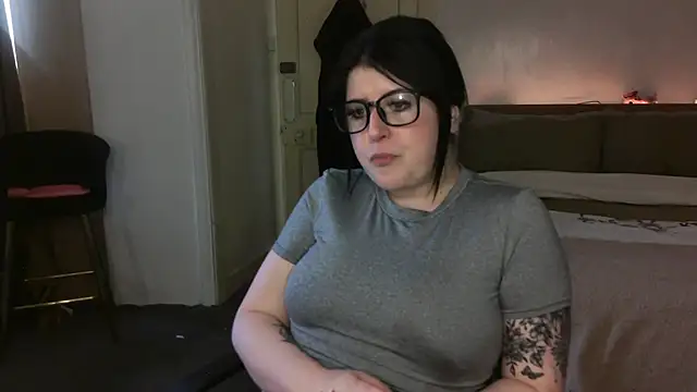Snapshot of LucyLou31 chatting on July 2026 02:56:01 PM LucyLou31 online show from July 2026 02:56:01 PM