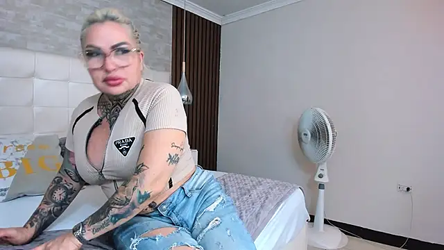 ArianaMora online show from May 2026 12:53:02 PM