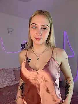 MoniLyn online show from June 2026 11:06:01 PM