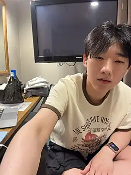 Snapshot of k-kinky chatting on July 2026 12:24:02 PM k-kinky online show from July 2026 12:24:02 PM