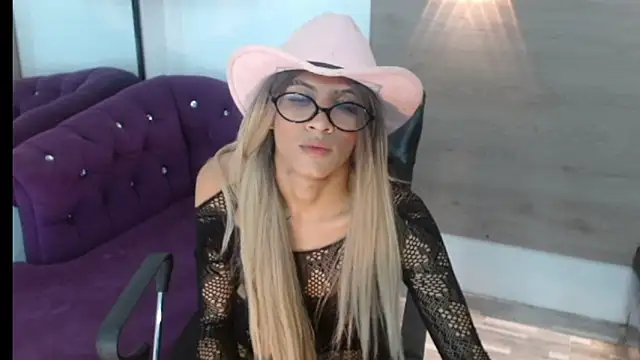 Snapshot of Ahdamnnxx_ chatting on May 2026 08:06:02 PM Ahdamnnxx online show from May 2026 08:06:02 PM