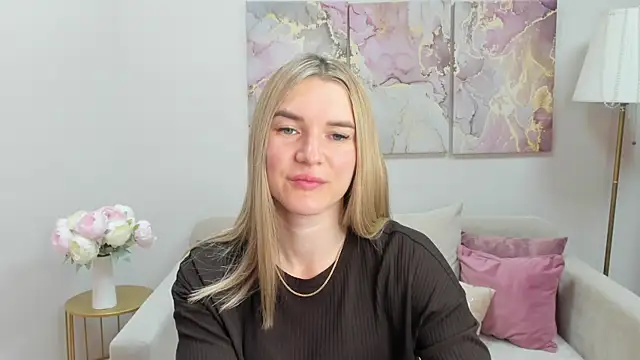 RoxyReignn online show from July 2026 09:30:01 PM