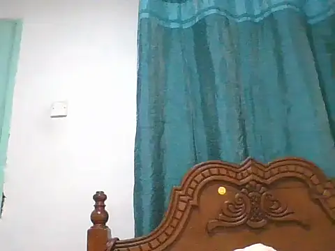 Snapshot of peacechloe chatting on June 2026 04:52:01 PM peacechloe online show from June 2026 04:52:01 PM