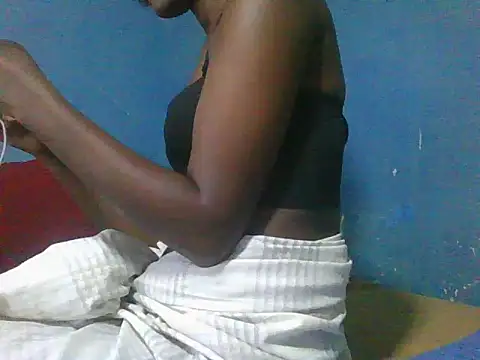 Petite-divaa online show from June 2026 06:05:02 PM