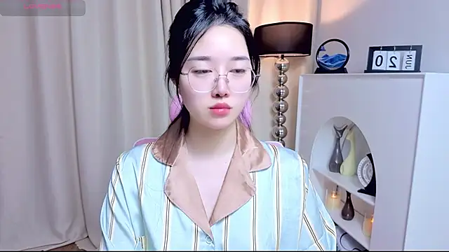 Snapshot of miuu6868 chatting on June 2026 02:14:02 AM miuu6868 online show from June 2026 02:14:02 AM