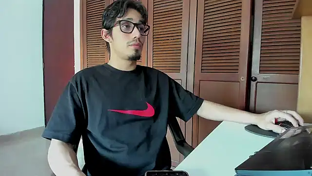 Snapshot of SrIncognito666 chatting on June 2026 08:30:02 PM SrIncognito666 online show from June 2026 08:30:02 PM