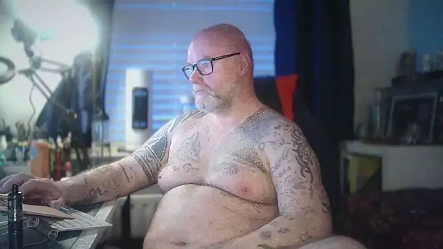 Snapshot of Tattooed_Dilf_01 chatting on May 2026 08:59:01 PM Tattooed Dilf 01 online show from May 2026 08:59:01 PM