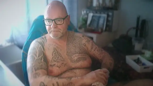 Snapshot of Tattooed_Dilf_01 chatting on May 2026 08:54:01 AM Tattooed Dilf 01 online show from May 2026 08:54:01 AM