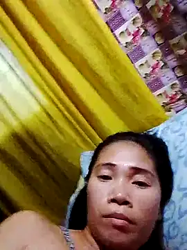 Snapshot of hotmom_lyn chatting on June 2026 09:25:02 PM hotmom lyn online show from June 2026 09:25:02 PM