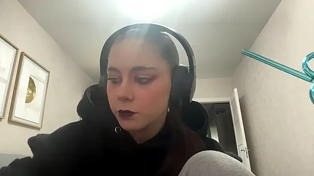 Snapshot of elfLiana chatting on June 2026 04:41:02 PM elfLiana online show from June 2026 04:41:02 PM