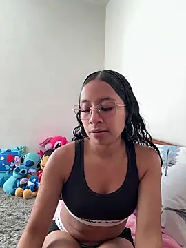 Snapshot of Violetlove_ chatting on June 2026 03:05:01 PM Violetlove online show from June 2026 03:05:01 PM