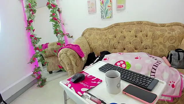 victoriagomez 1 online show from May 2026 12:24:01 PM