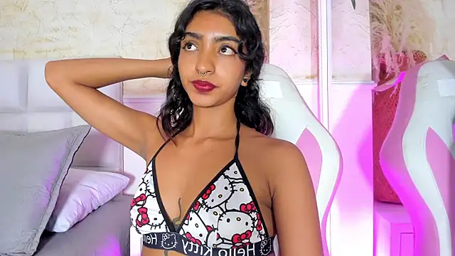 Snapshot of HottieVeroo_ chatting on July 2026 01:19:01 AM HottieVeroo online show from July 2026 01:19:01 AM