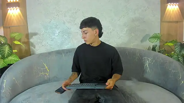 Gian Rossi online show from June 2026 05:33:02 PM
