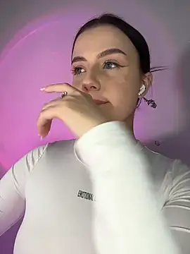 QueenL0la online show from May 2026 03:53:02 PM
