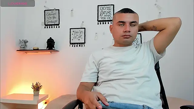 Snapshot of DamianBlazze chatting on May 2026 01:08:01 PM DamianBlazze online show from May 2026 01:08:01 PM