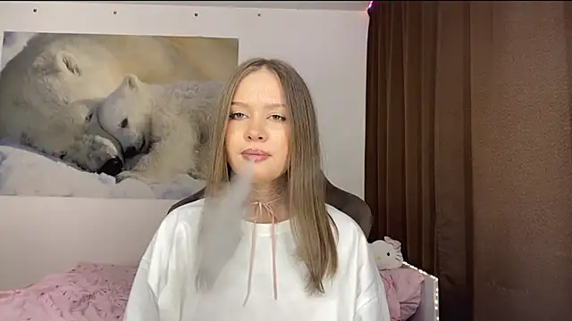 Snapshot of StefiMoon chatting on May 2026 03:08:02 PM StefiMoon online show from May 2026 03:08:02 PM