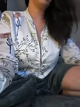priska-lova online show from June 2026 12:04:02 AM