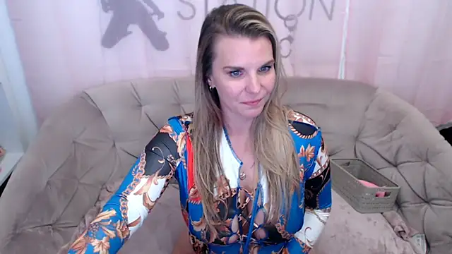 Snapshot of AischePervers chatting on September 2025 07:03:02 PM AischePervers online show from September 2025 07:03:02 PM