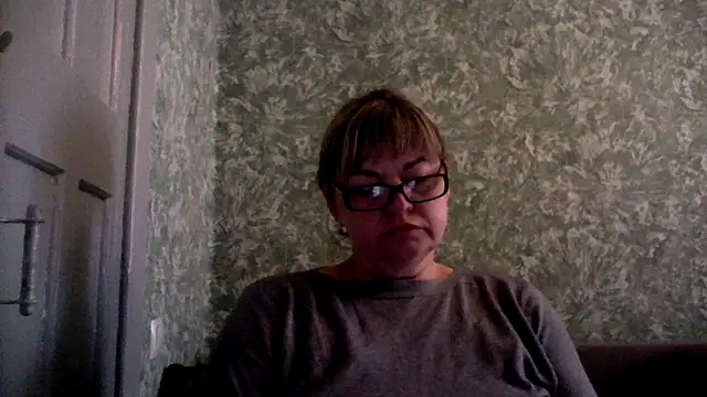 Snapshot of Empress211 chatting on June 2026 05:20:01 AM Empress211 online show from June 2026 05:20:01 AM