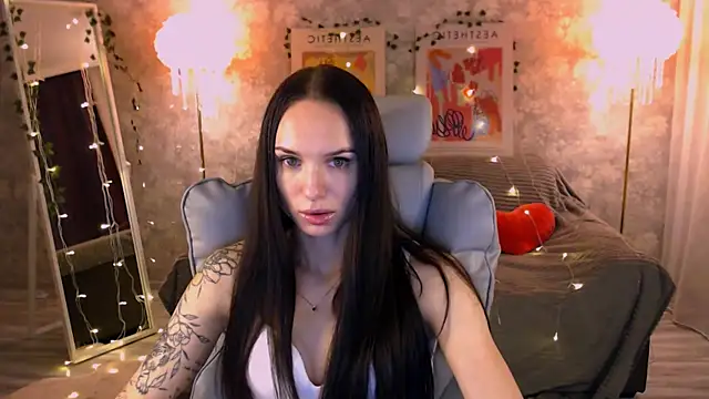 NicoleMerz online show from June 2026 04:30:02 PM