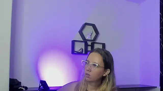Snapshot of Mia_and_Erick chatting on July 2026 02:29:01 AM Mia and Erick online show from July 2026 02:29:01 AM