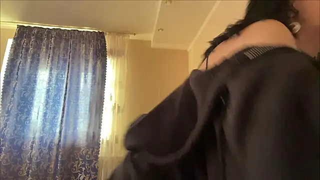 HolyCute online show from July 2026 05:04:02 PM
