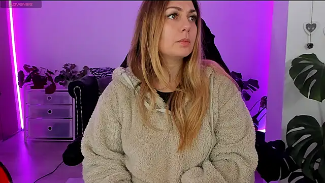 LindaWhite  online show from February 2025 09:57:01 PM