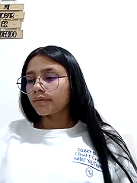 Snapshot of Sofielovee-01 chatting on June 2026 01:17:02 AM Sofielovee-01 online show from June 2026 01:17:02 AM
