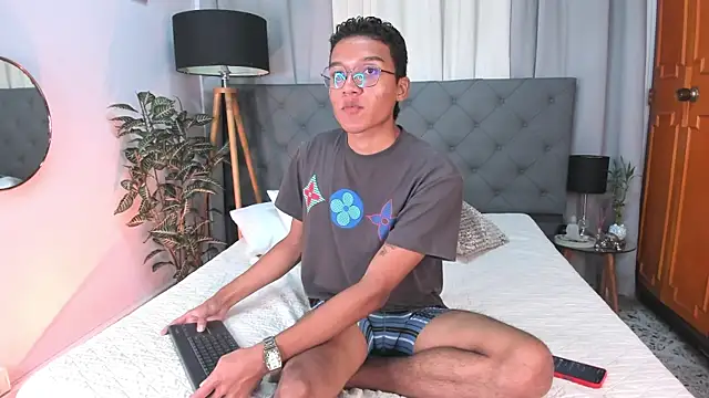 Snapshot of Camilo_Santoss chatting on June 2026 12:37:01 PM Camilo Santoss online show from June 2026 12:37:01 PM