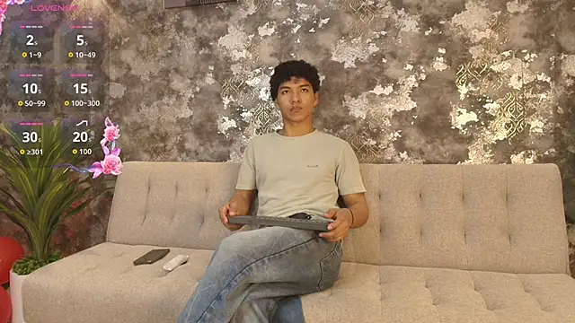 Maximiliano Young online show from June 2026 01:01:01 PM