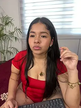 ValentinaLuciana online show from July 2026 05:20:01 PM