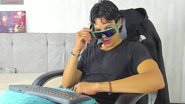 Snapshot of tommyhot7 chatting on June 2026 11:07:01 PM tommyhot7 online show from June 2026 11:07:01 PM